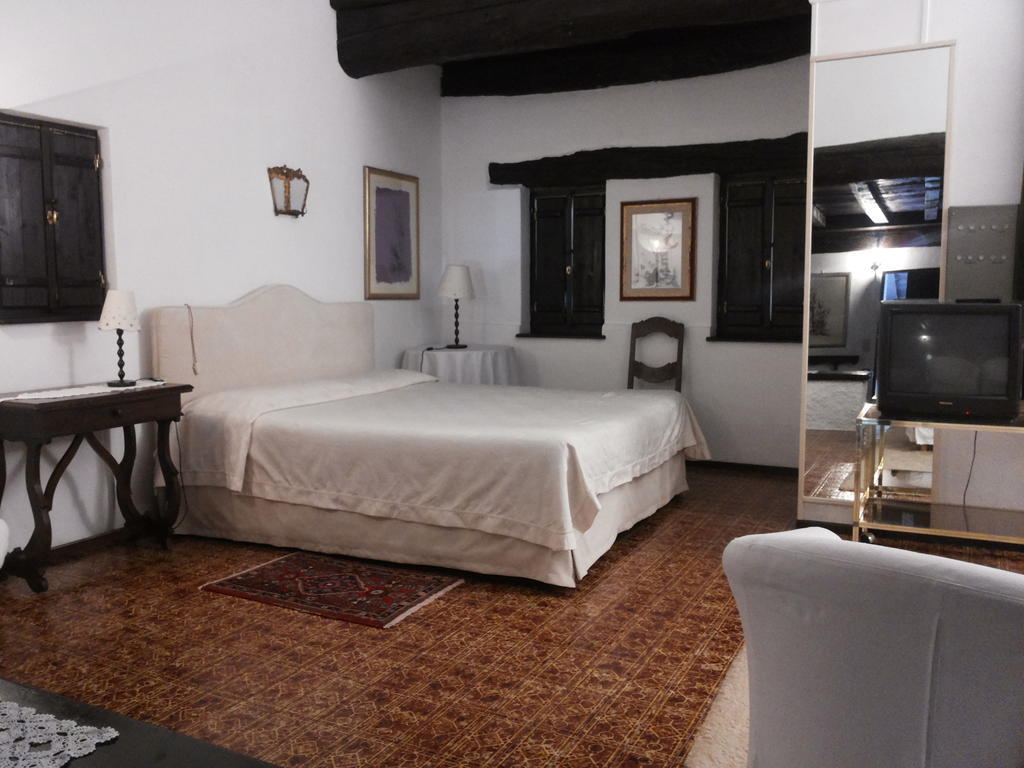 Hotel Motto Del Gallo Taverne Zimmer foto